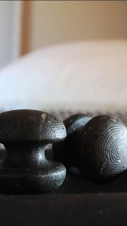 "Almost everything will work again if you unplug it for a few minutes.....including you" - Anne Lamott

At FOLDE + SONDER, treatments are more than just a moment of rest. They are a full body exhale. ✨

Warm massage stones to melt tension, Gua Sha and facial sculpting to lift, tone and glow. Foot soaks, scrubs and slow, intentional massage to bring your whole body back to balance. 

It's all here, waiting for you. Warmly, Liv x

🗓️Want to book your time? Follow the link in Bio 👆

@thesussexshala @beecosmeticsuk

#eastsussex #wellness #nature #massage #sussex #theSussexShala #time #studio #facial #holisticwellness #sonder #naturalskincare